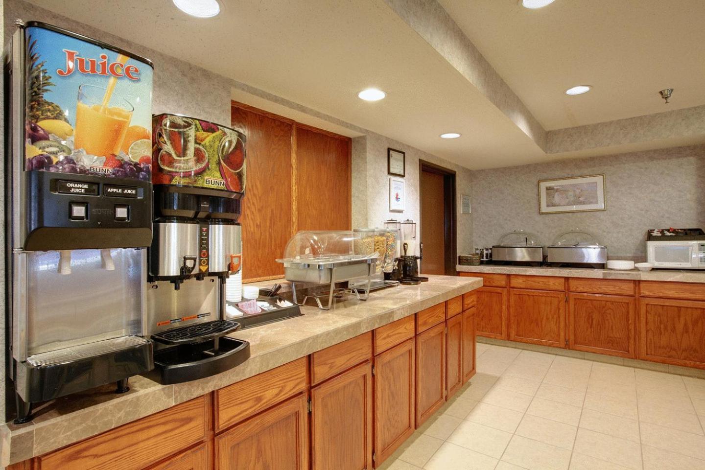 Americas Value And Hotel Saint Charles