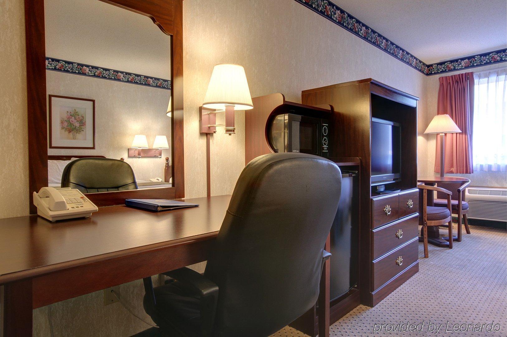 Americas Value And Hotel Saint Charles