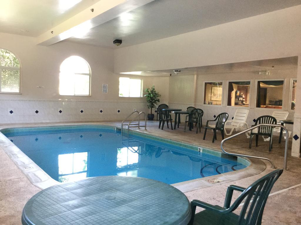 Americas Value And Hotel Saint Charles