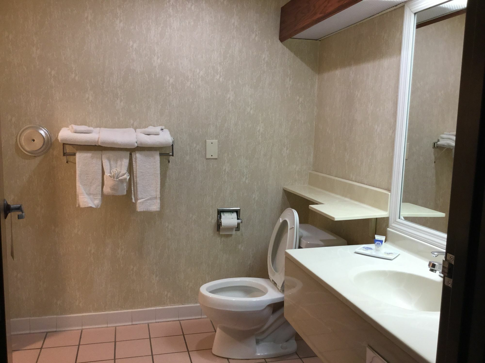 Americas Value And Hotel