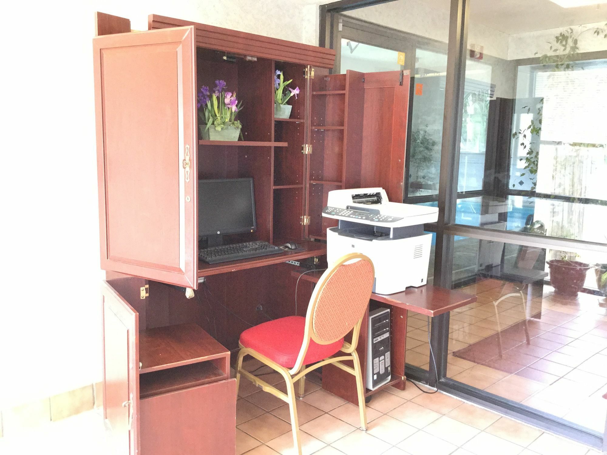 Americas Value And Hotel Saint Charles